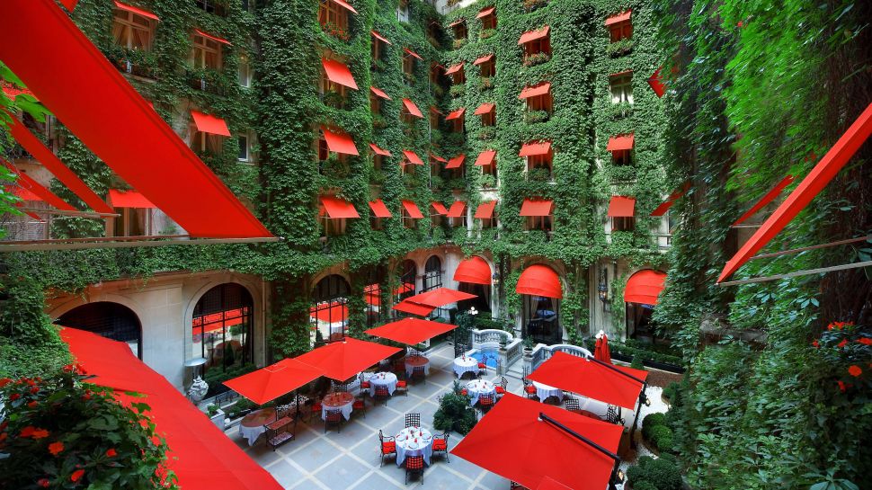 002795-01-ivy-grown-courtyard