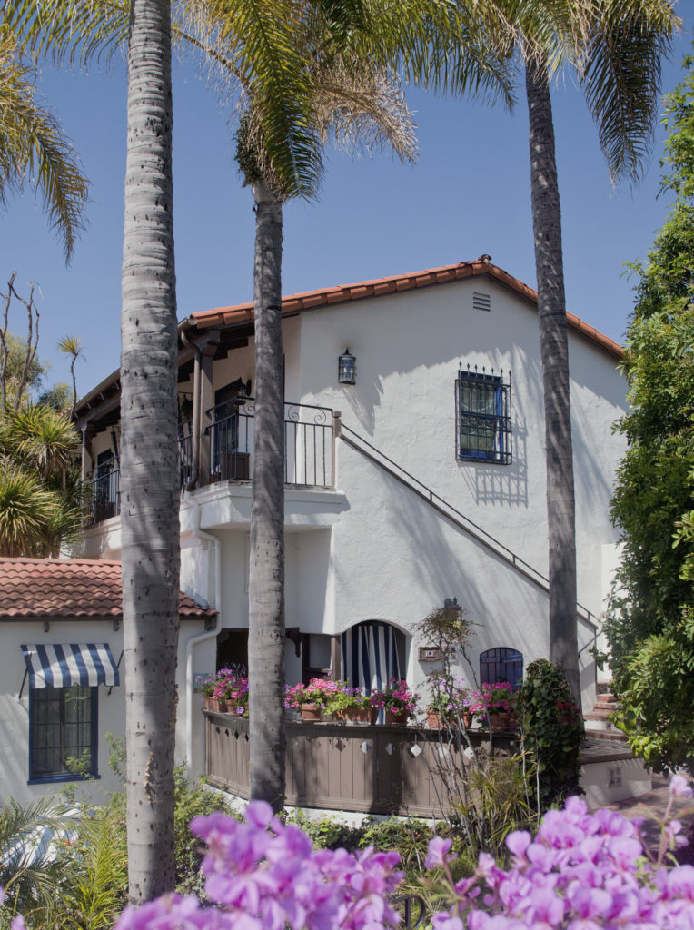 Photo of Casa Laguna by Tim Street-Porter. Via Hotel Chic