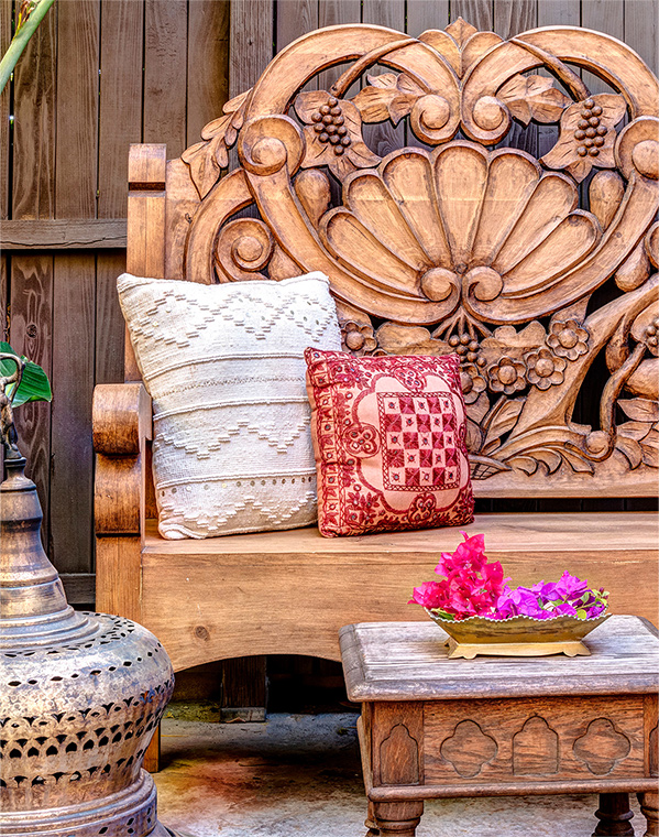 palm-springs-hotel-the-rossi-fountain-hacienda-wooden-bench-1